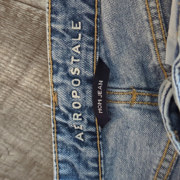 Mom Jeans - Picture 3 of 8